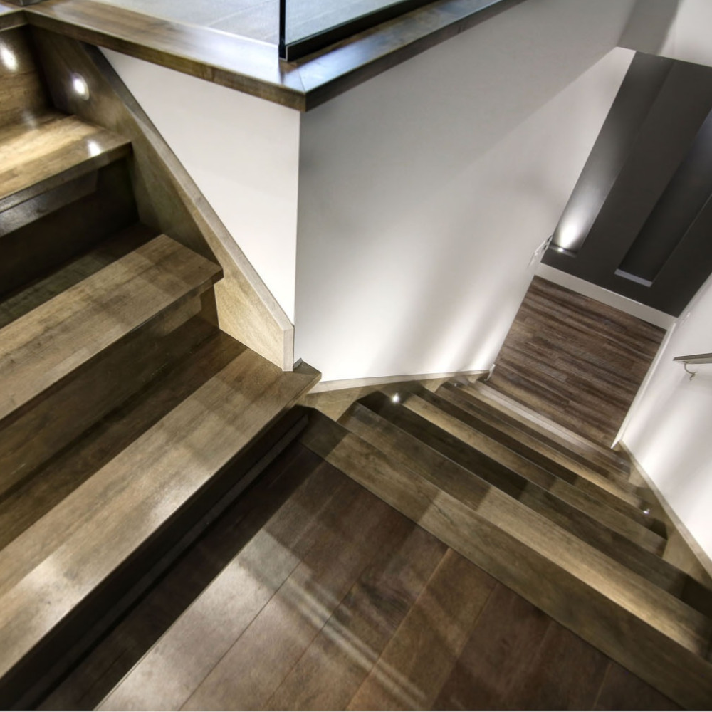 lumières LED d'escaliers intérieurs